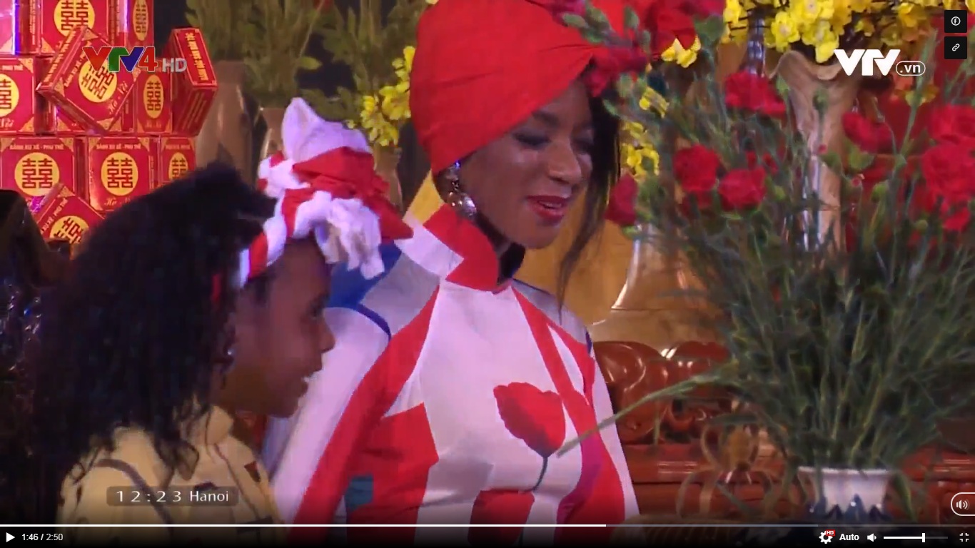 Phu nhân Đại sứ Haiti với các mẫu thiết kế thời trang giao thoa văn hóa